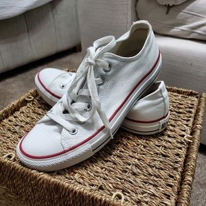 White All Star Converse low tops